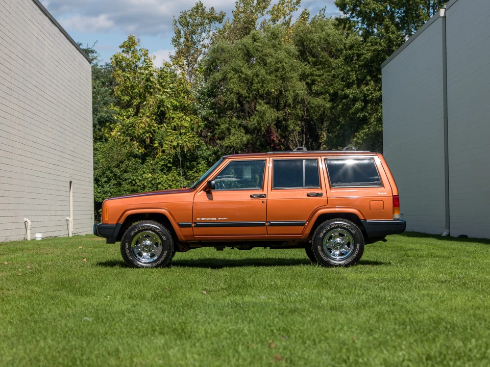2001 Jeep XJ Cherokee - Image 9 of 31