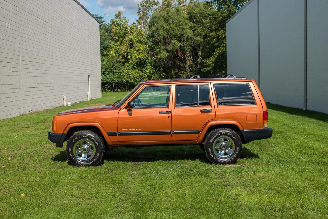 2001 Jeep XJ Cherokee - Image 10 of 31