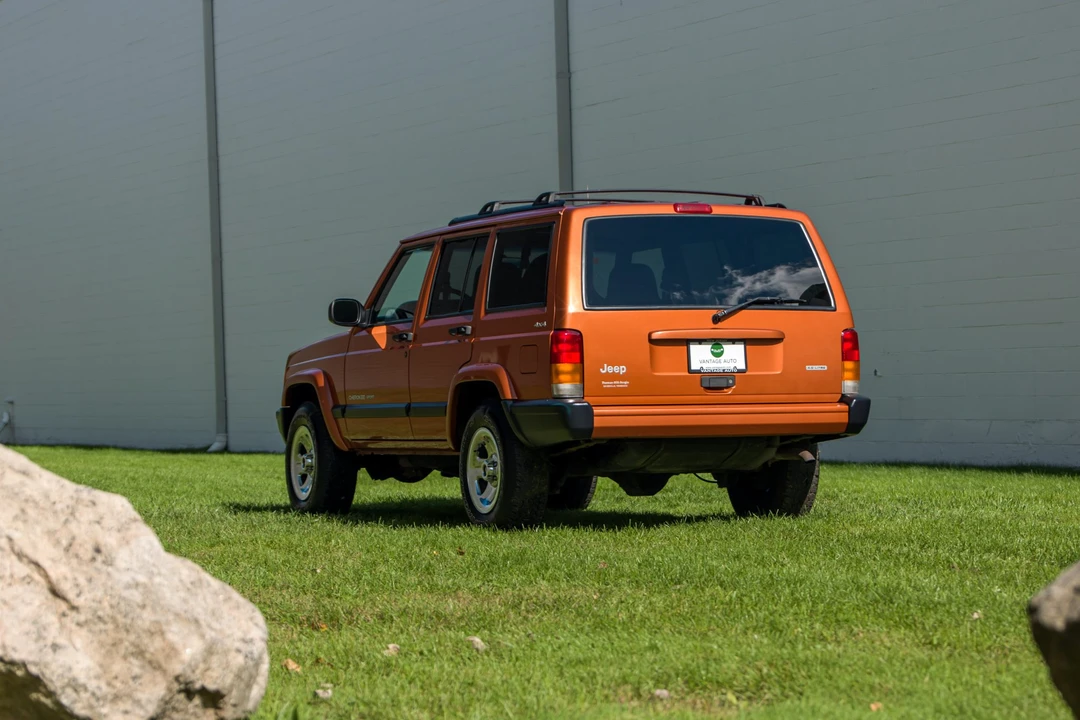 2001 Jeep XJ Cherokee - Image 14 of 31