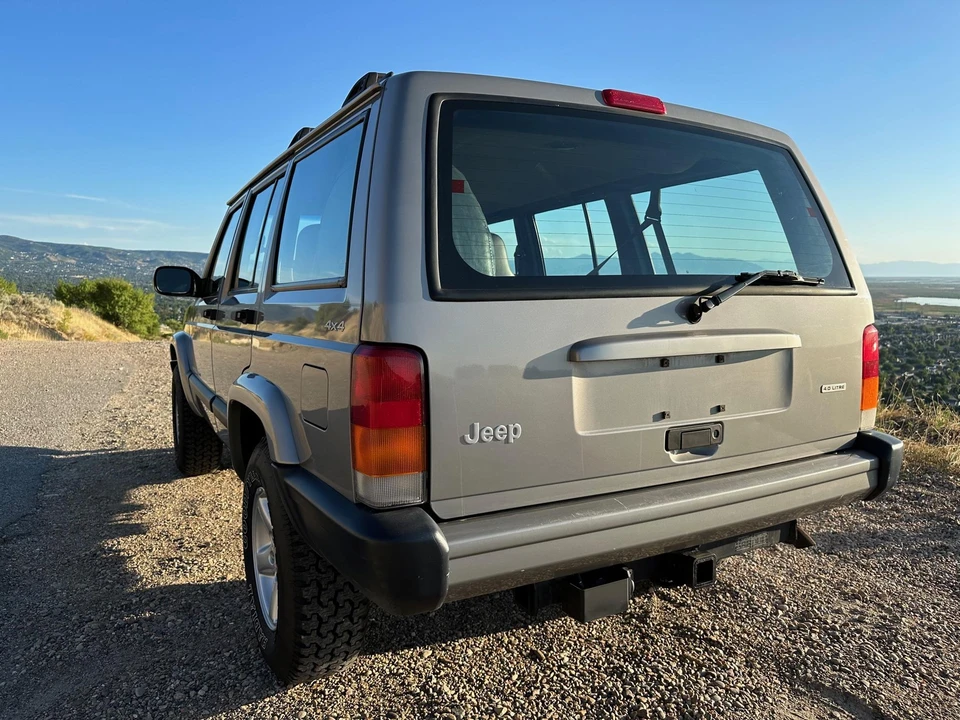 2001 Jeep XJ Cherokee - Image 10 of 31