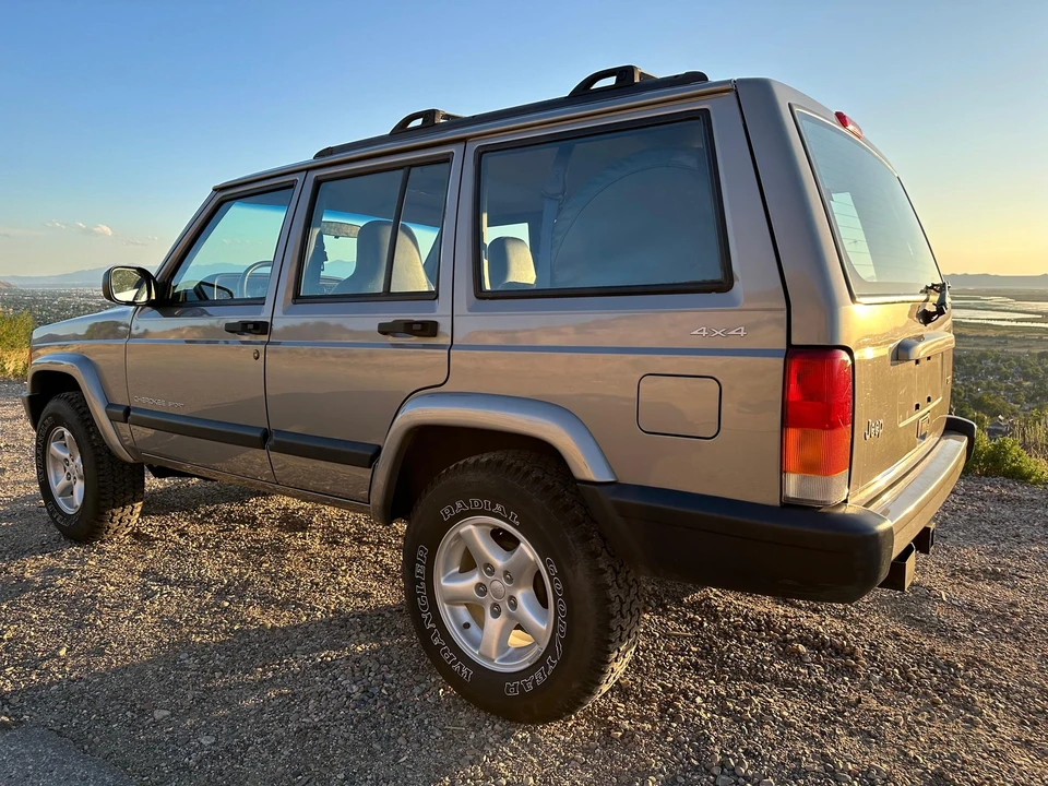 2001 Jeep XJ Cherokee - Image 6 of 31