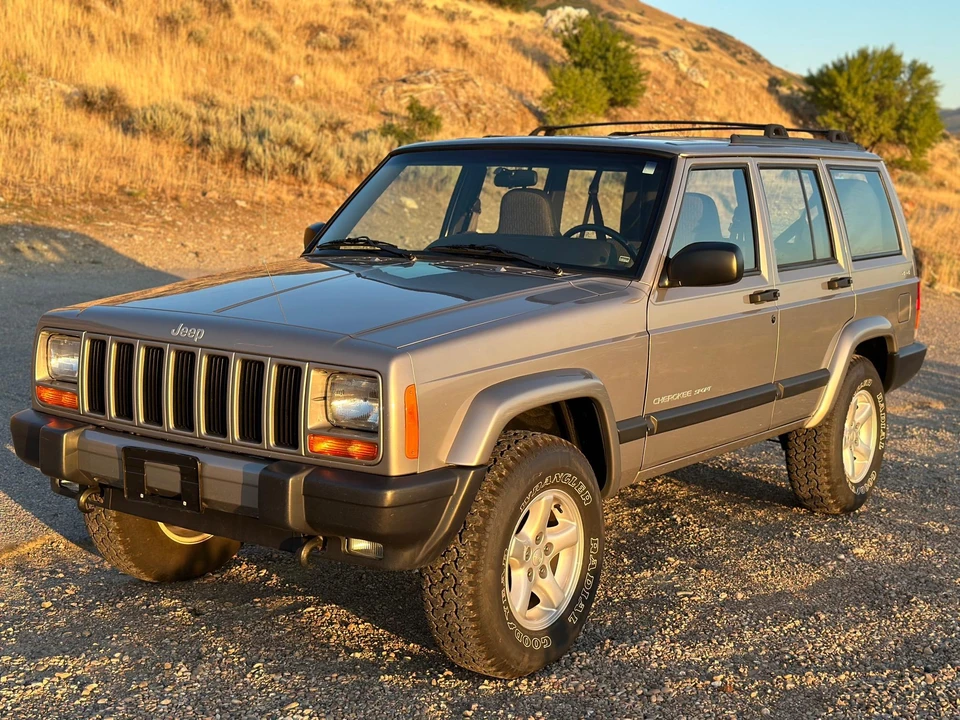 2001 Jeep XJ Cherokee - Image 2 of 31