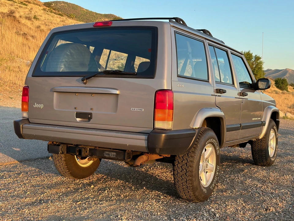 2001 Jeep XJ Cherokee - Image 15 of 31