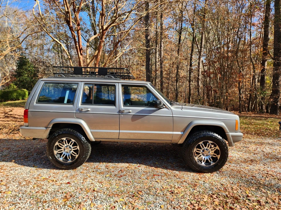 2001 Jeep XJ Cherokee - Image 9 of 31