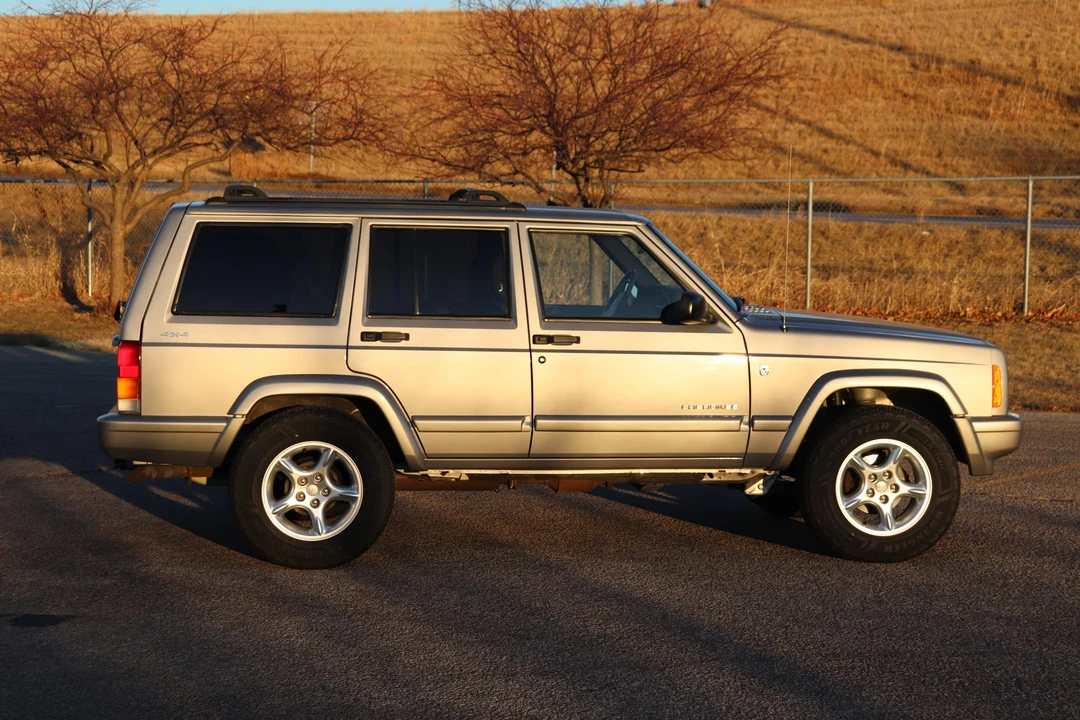 2001 Jeep XJ Cherokee - Image 14 of 31
