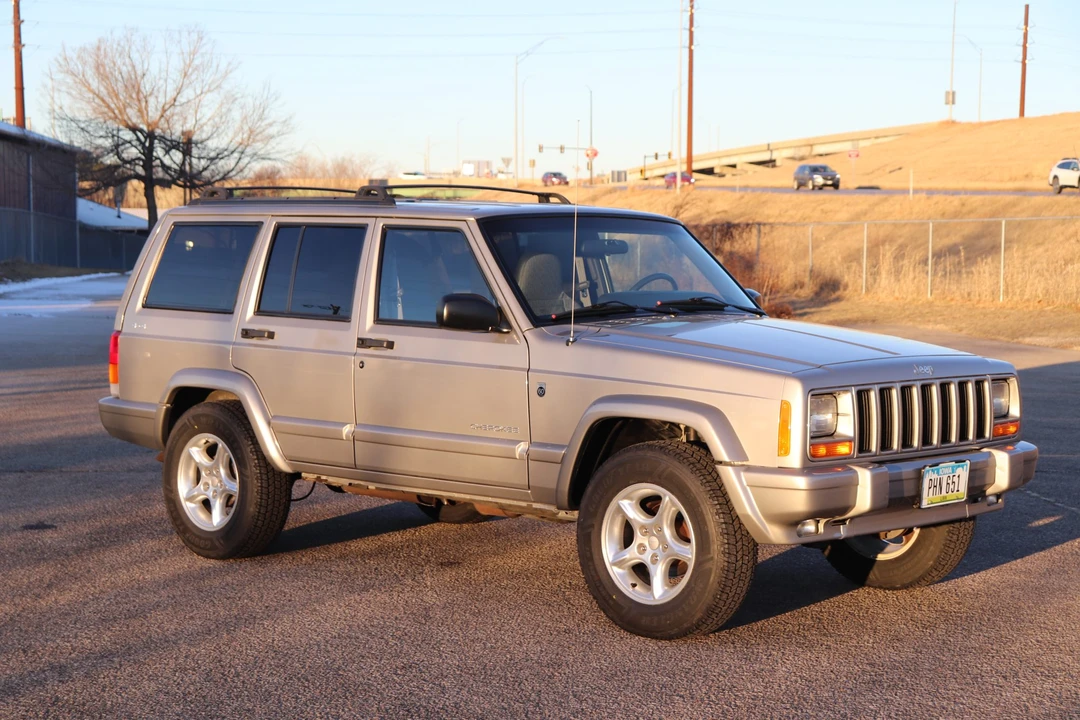 2001 Jeep XJ Cherokee - Image 10 of 31