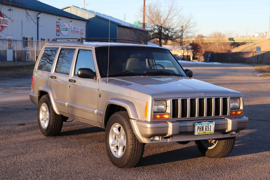 2001 Jeep XJ Cherokee - Image 9 of 31