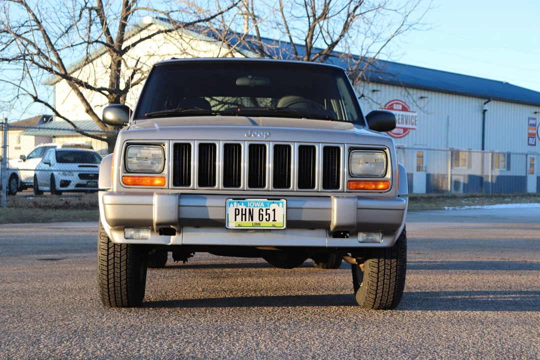 2001 Jeep XJ Cherokee - Image 5 of 31