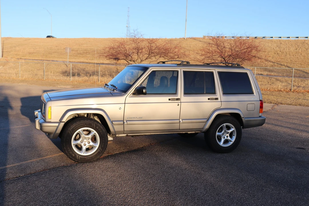 2001 Jeep XJ Cherokee - Image 25 of 31