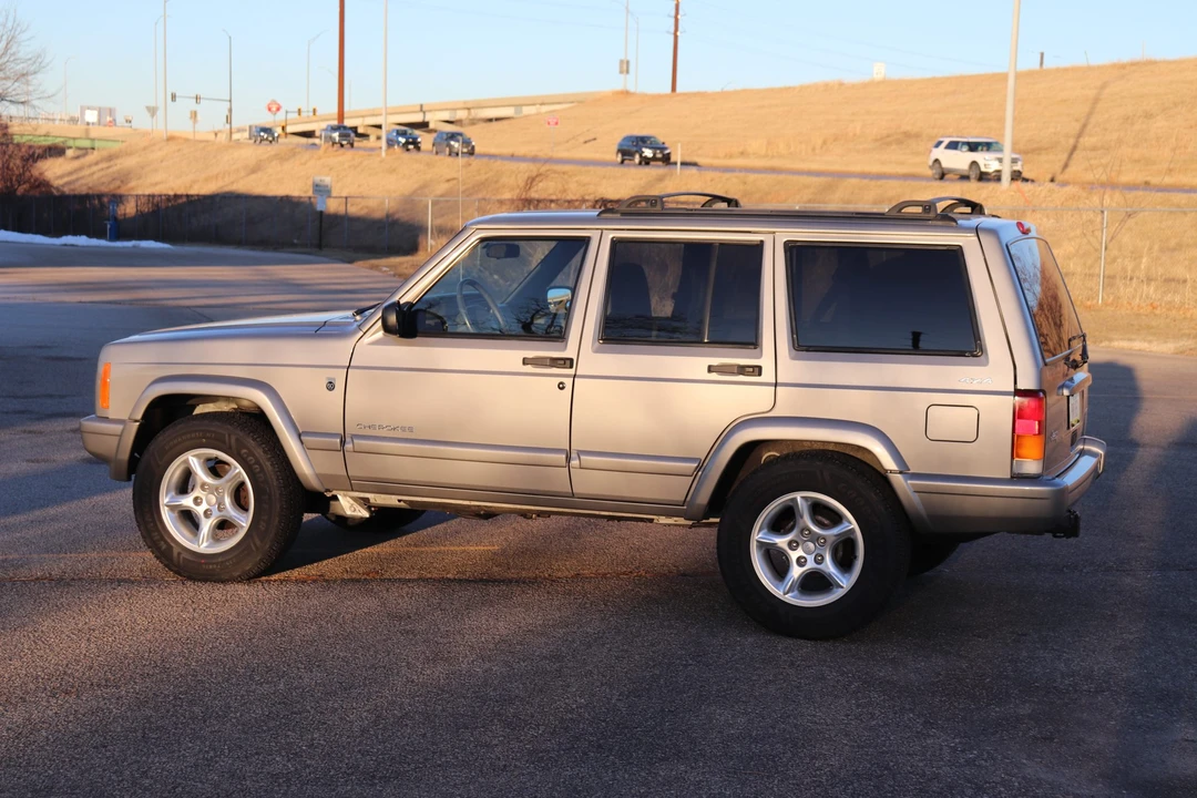 2001 Jeep XJ Cherokee - Image 24 of 31