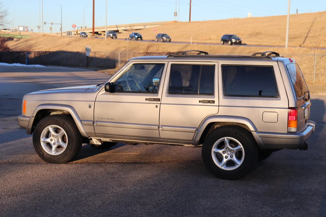 2001 Jeep XJ Cherokee - Image 23 of 31