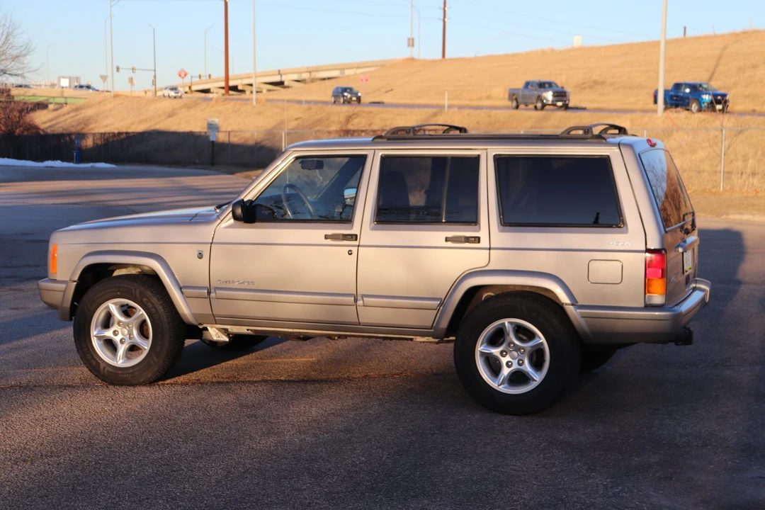 2001 Jeep XJ Cherokee - Image 22 of 31