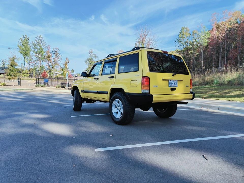 2001 Jeep XJ Cherokee - Image 10 of 31