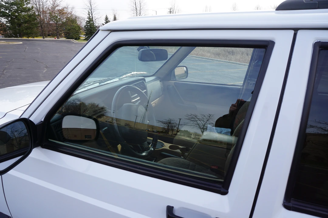 2001 Jeep XJ Cherokee - Image 24 of 31