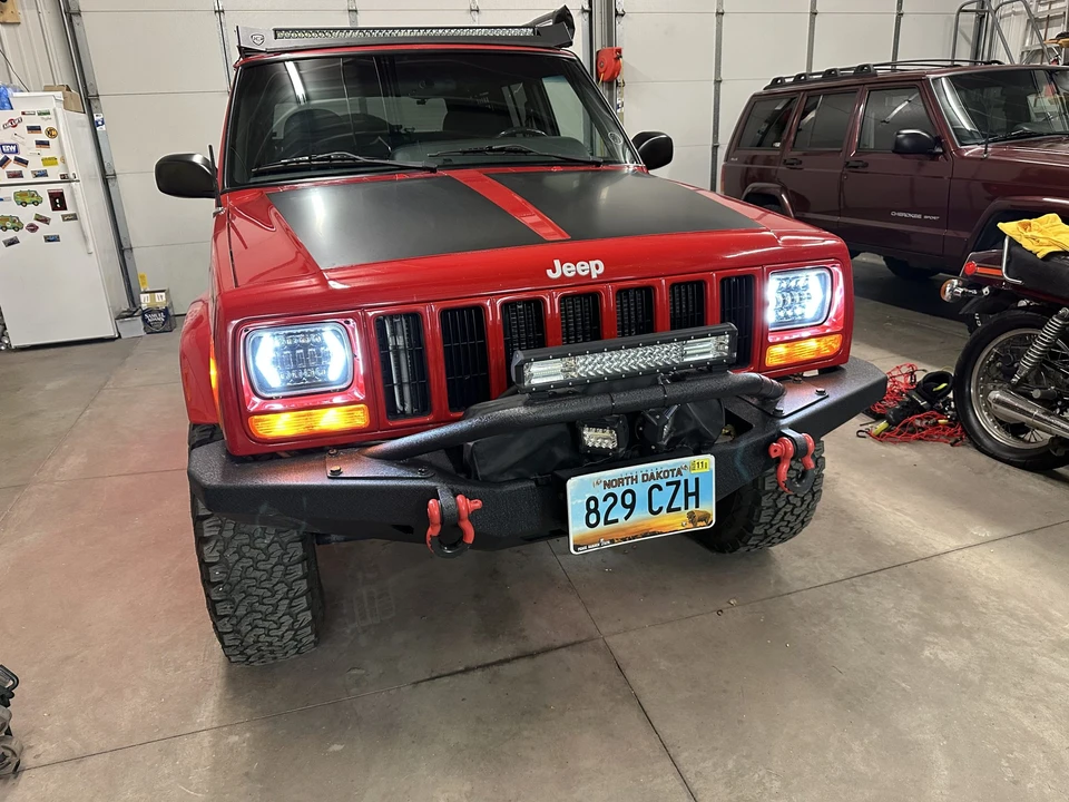 2001 Jeep XJ Cherokee - Image 2 of 31