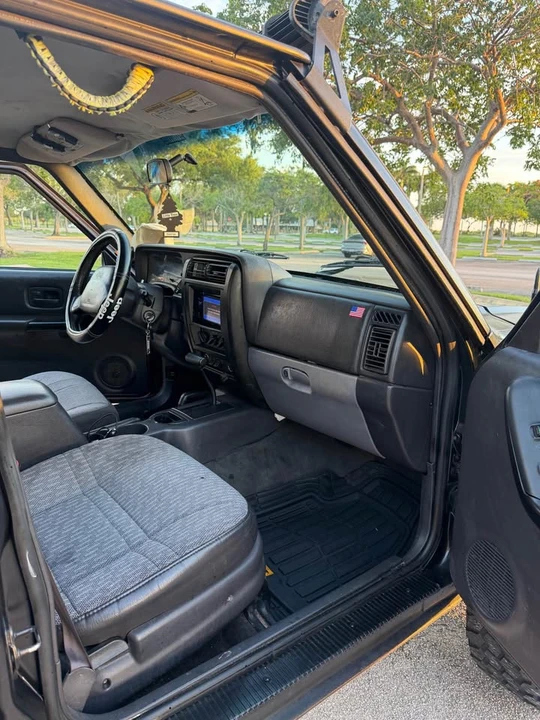 2001 Jeep XJ Cherokee - Image 11 of 13