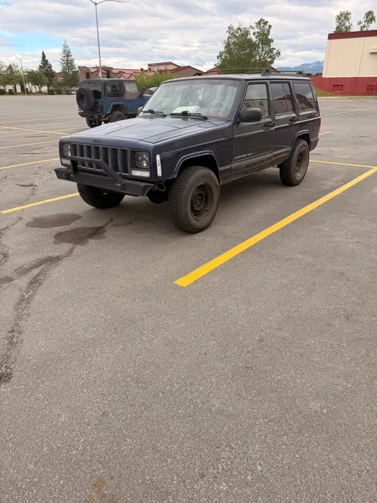 2001 Jeep XJ Cherokee - Image 2 of 3