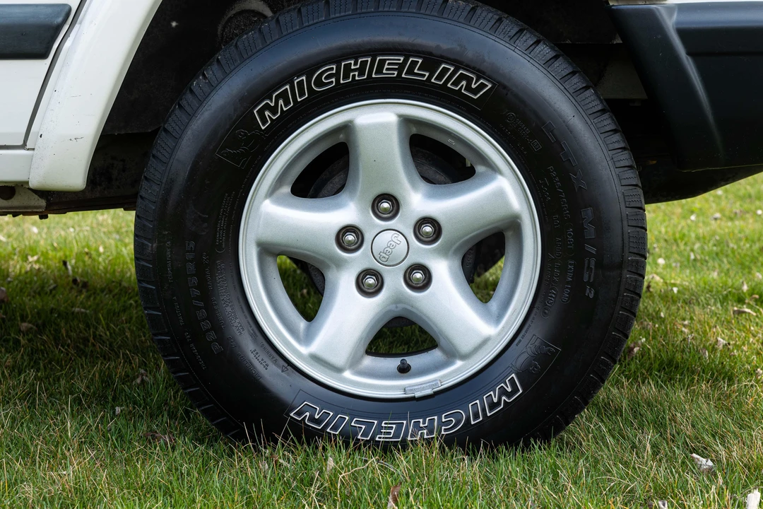 2001 Jeep XJ Cherokee - Image 27 of 31