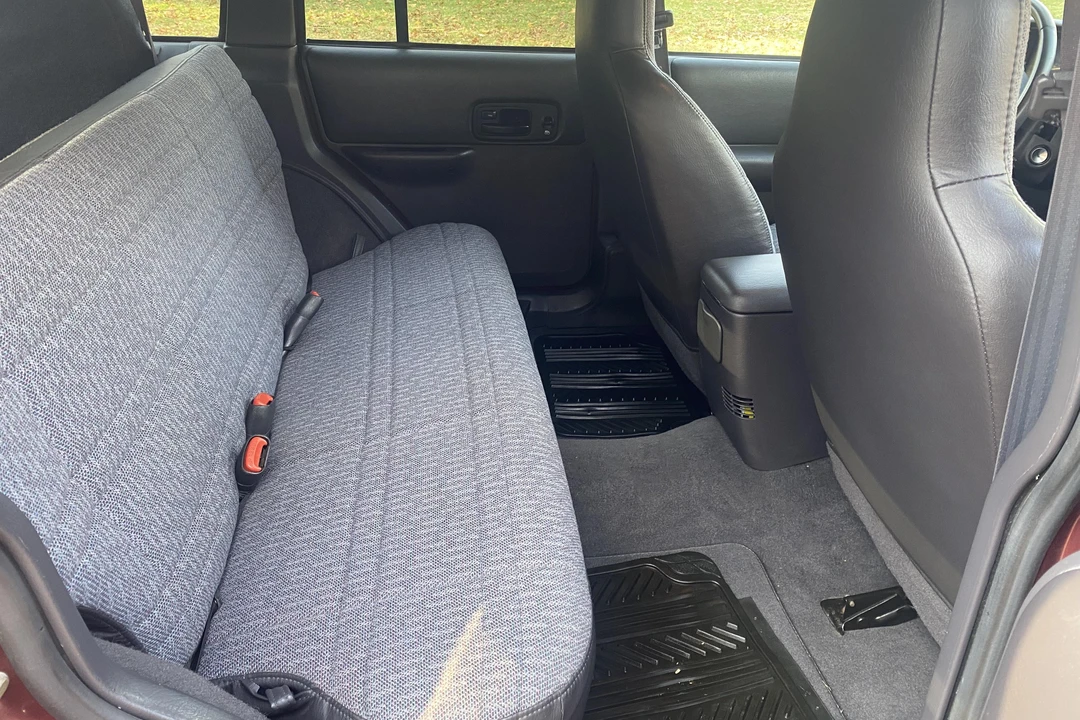 2001 Jeep XJ Cherokee - Image 27 of 31