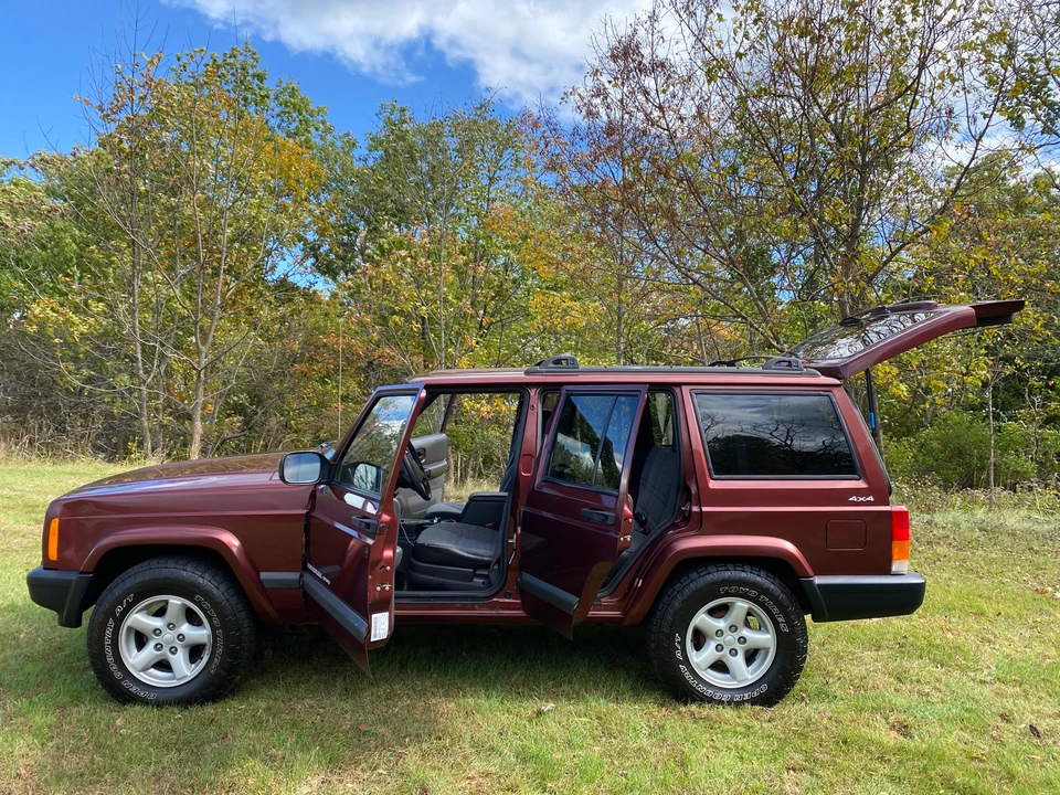 2001 Jeep XJ Cherokee - Image 10 of 31
