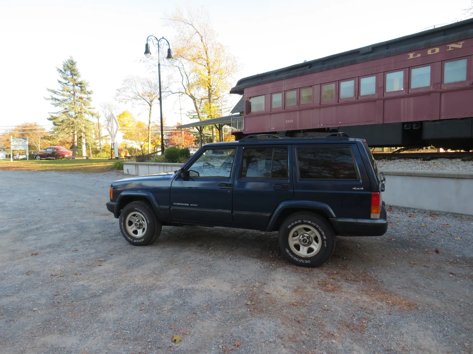 2001 Jeep XJ Cherokee - Image 14 of 31