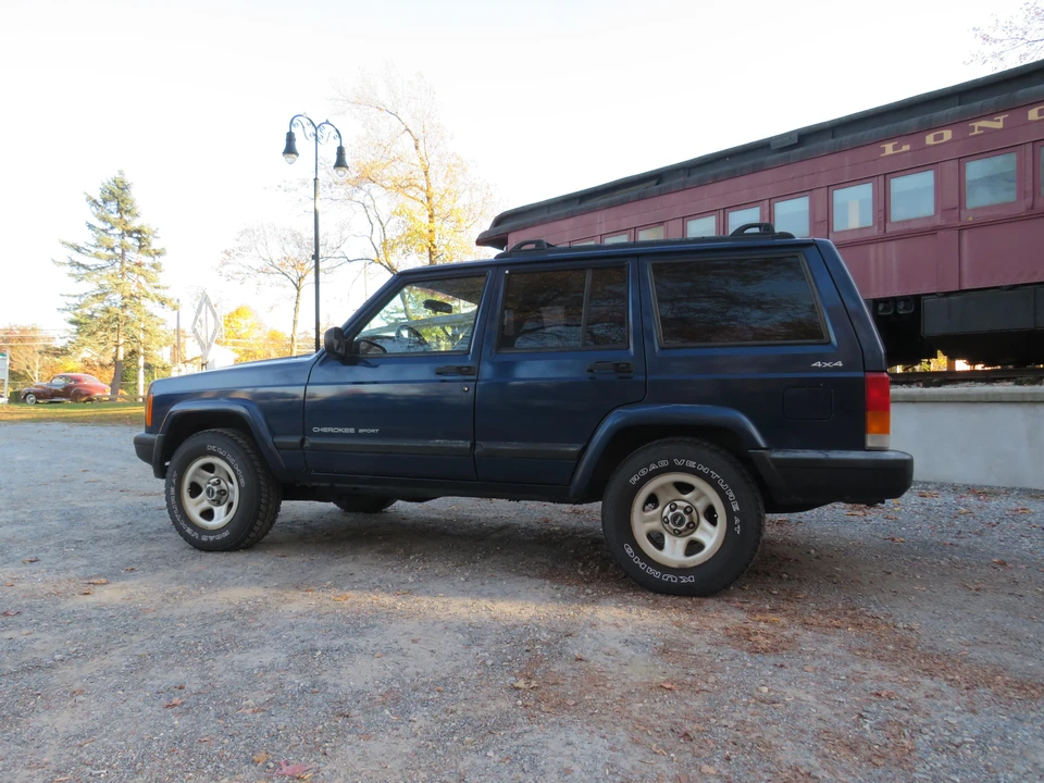 2001 Jeep XJ Cherokee - Image 16 of 31