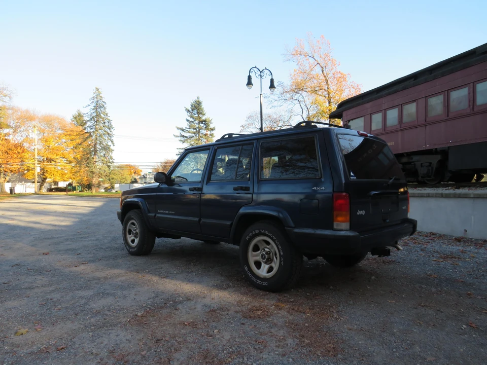 2001 Jeep XJ Cherokee - Image 18 of 31