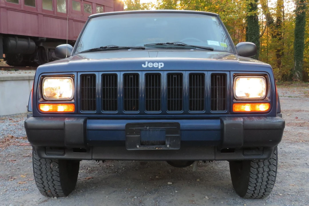 2001 Jeep XJ Cherokee - Image 2 of 31