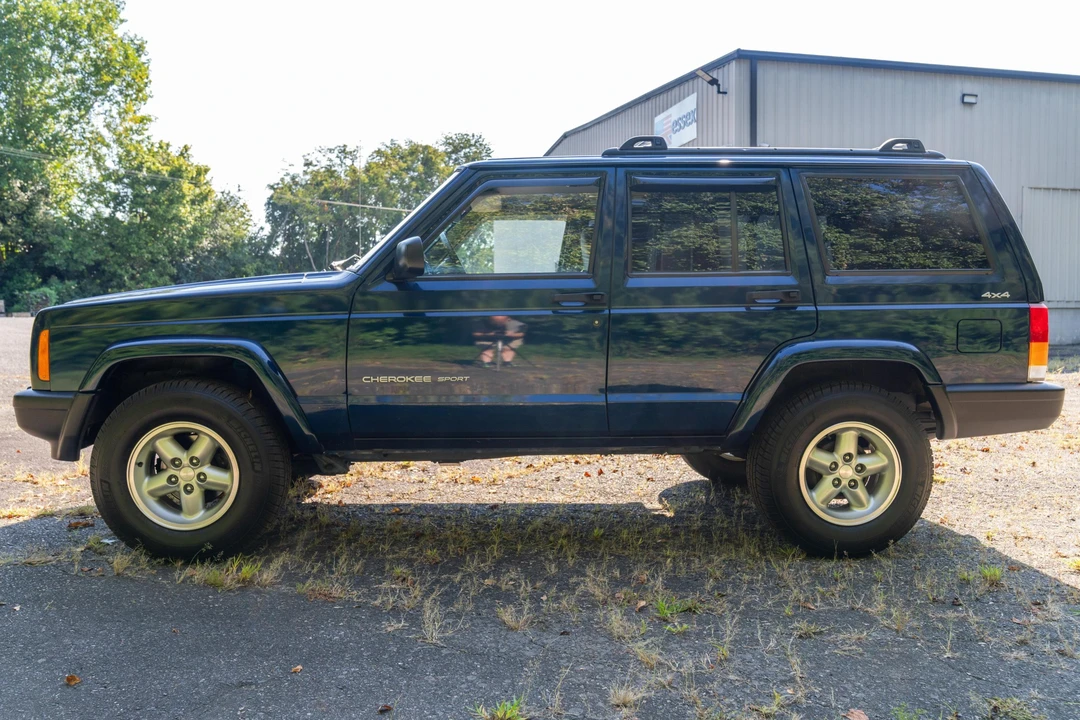 2001 Jeep XJ Cherokee - Image 3 of 31