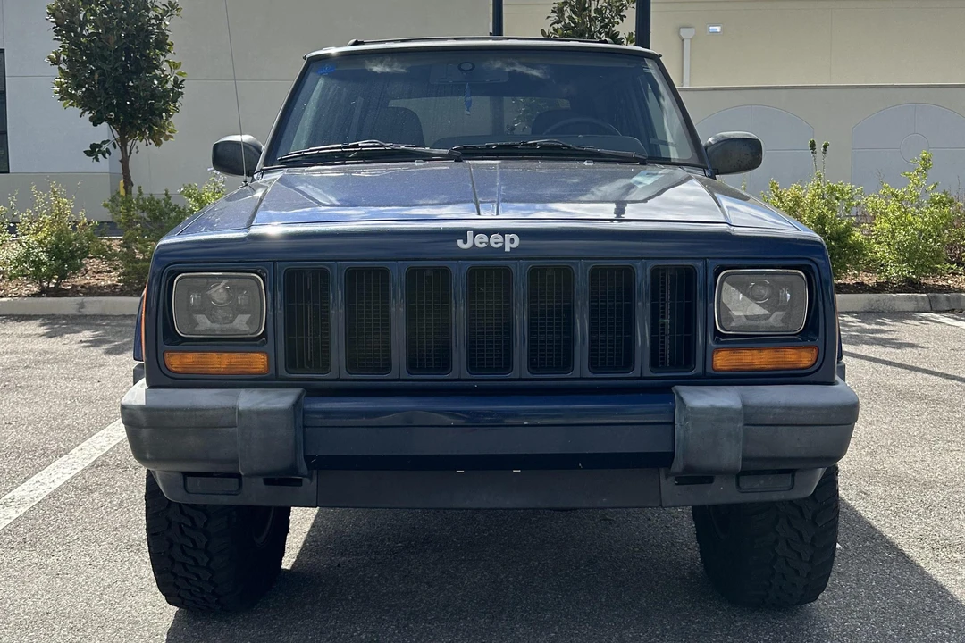 2001 Jeep XJ Cherokee - Image 2 of 31