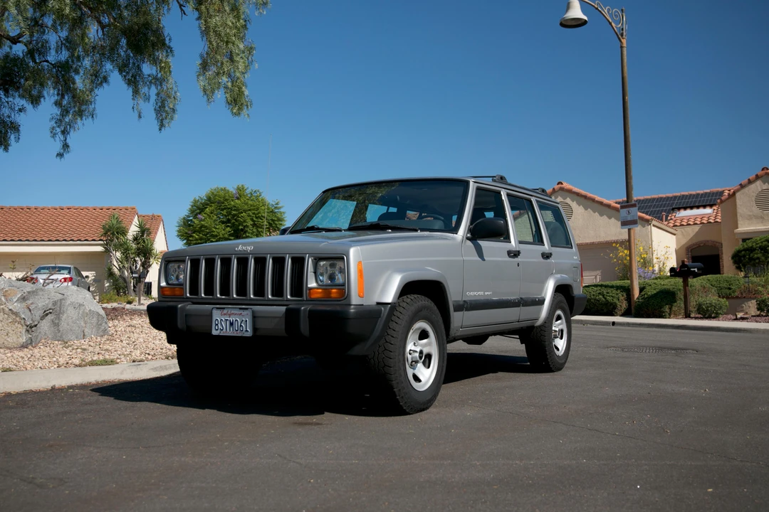 2001 Jeep XJ Cherokee - Image 10 of 31