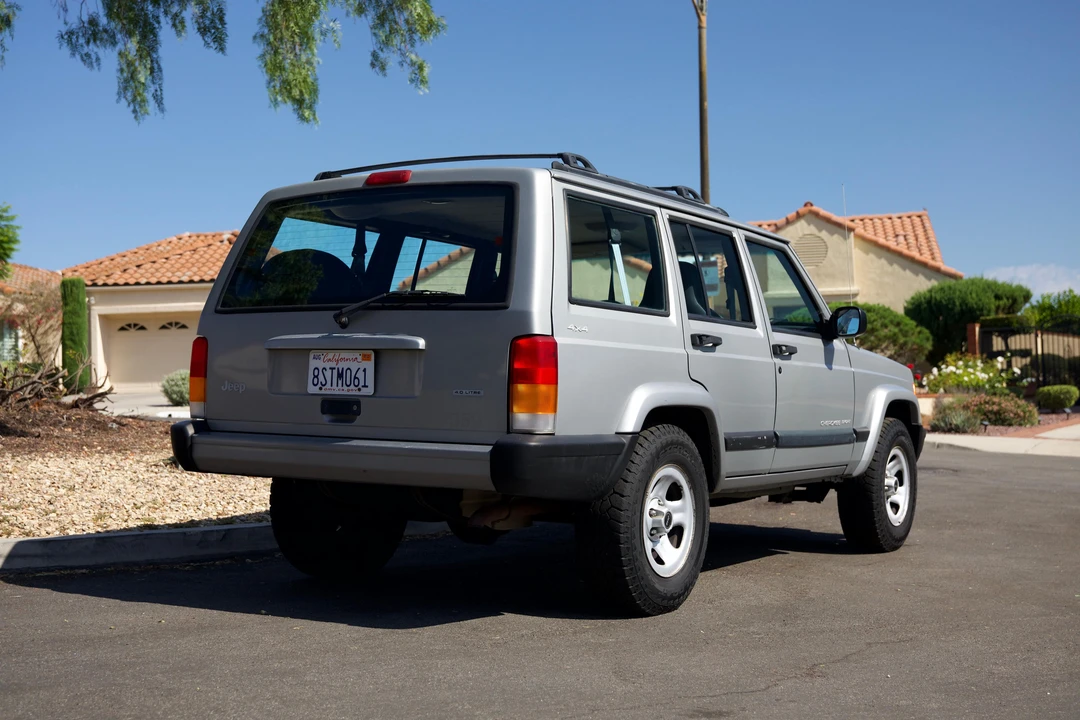 2001 Jeep XJ Cherokee - Image 18 of 31