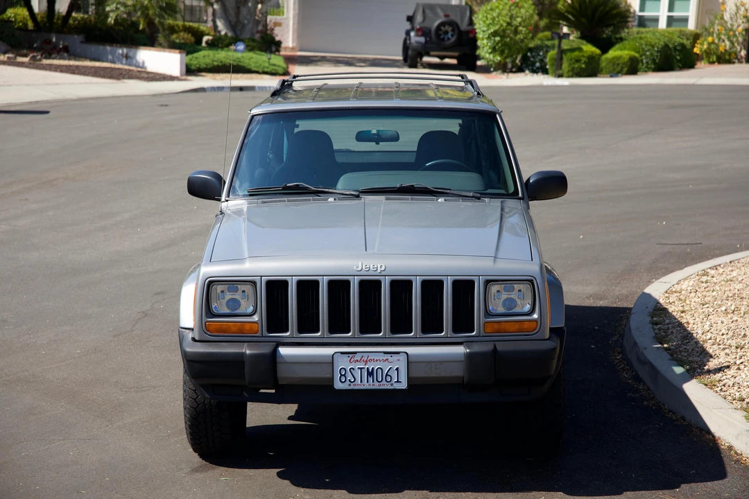2001 Jeep XJ Cherokee - Image 2 of 31