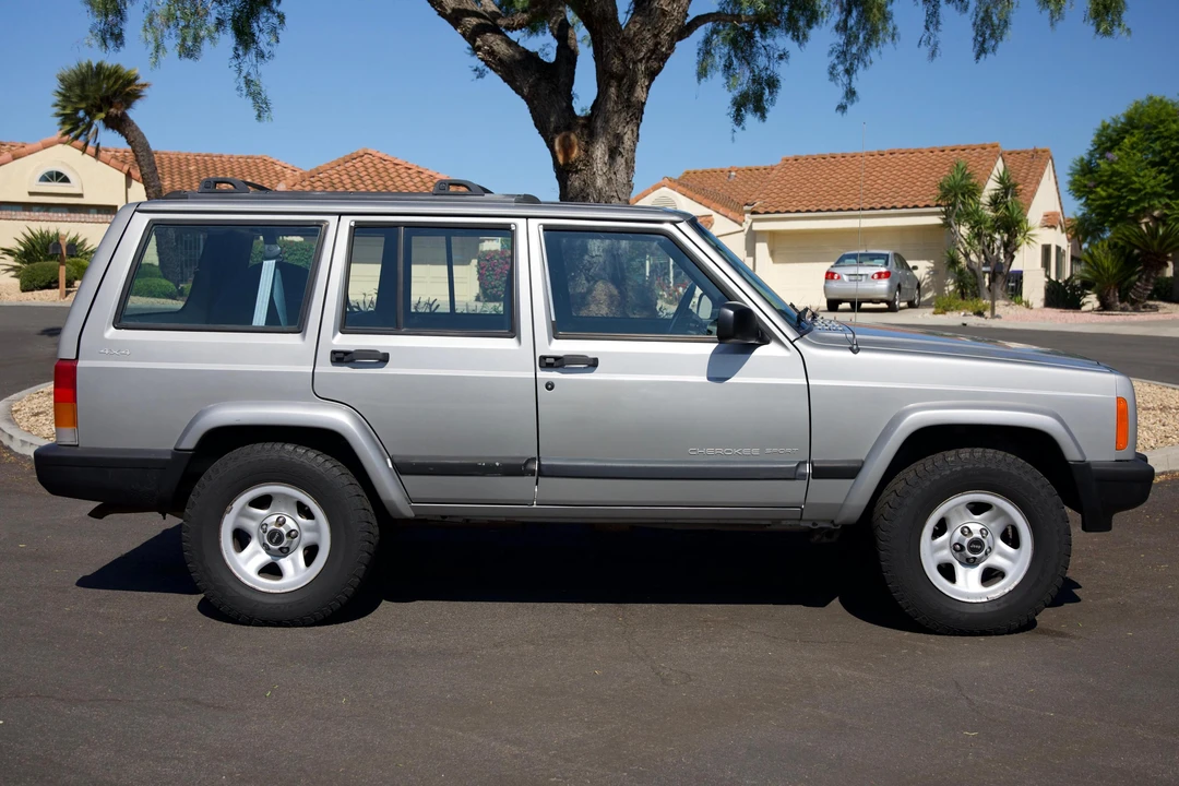 2001 Jeep XJ Cherokee - Image 3 of 31