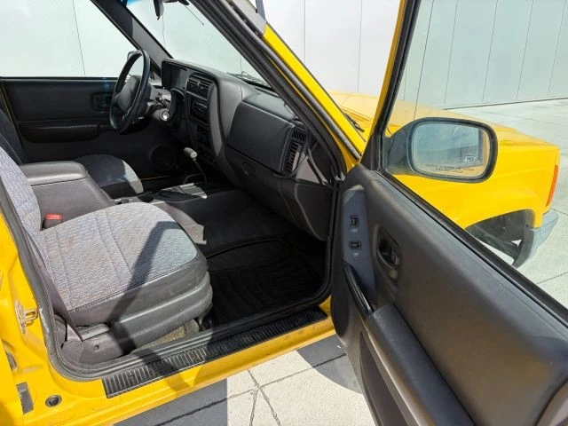 2001 Jeep XJ Cherokee - Image 13 of 16