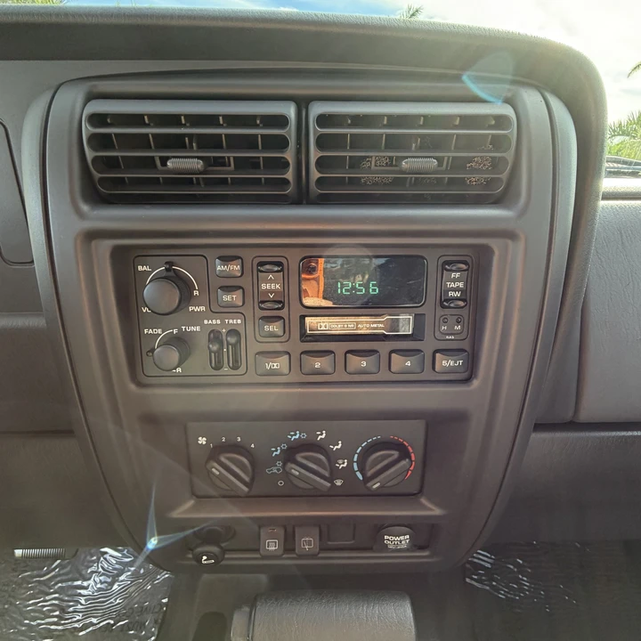 2001 Jeep XJ Cherokee - Image 28 of 31