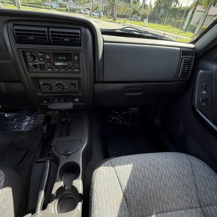 2001 Jeep XJ Cherokee - Image 30 of 31