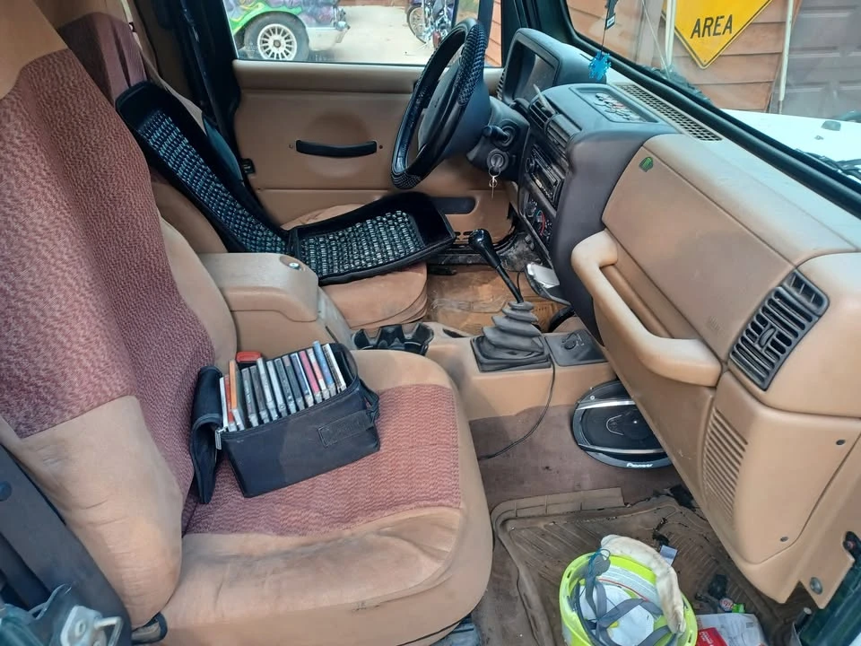 2001 Jeep TJ Wrangler - Image 2 of 2