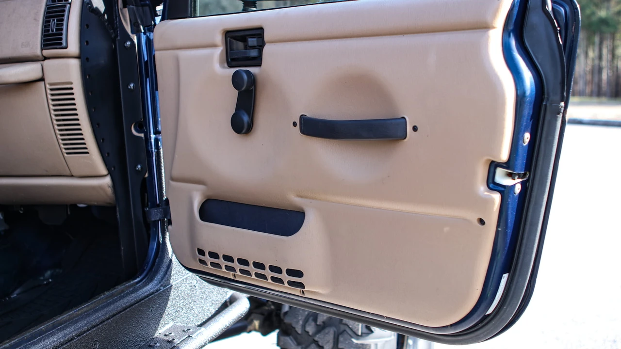 2001 Jeep TJ Wrangler - Image 17 of 31