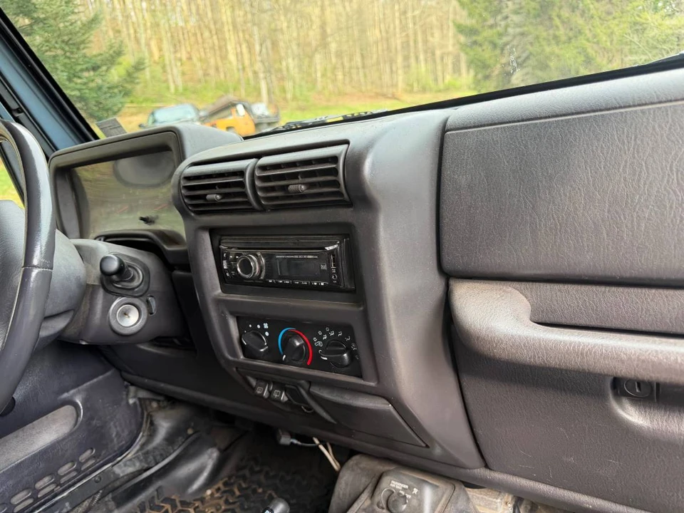 2001 Jeep TJ Wrangler - Image 6 of 8