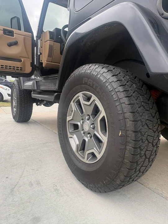 2001 Jeep TJ Wrangler - Image 17 of 18