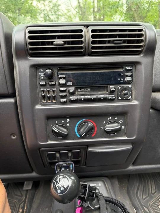 2001 Jeep TJ Wrangler - Image 10 of 11
