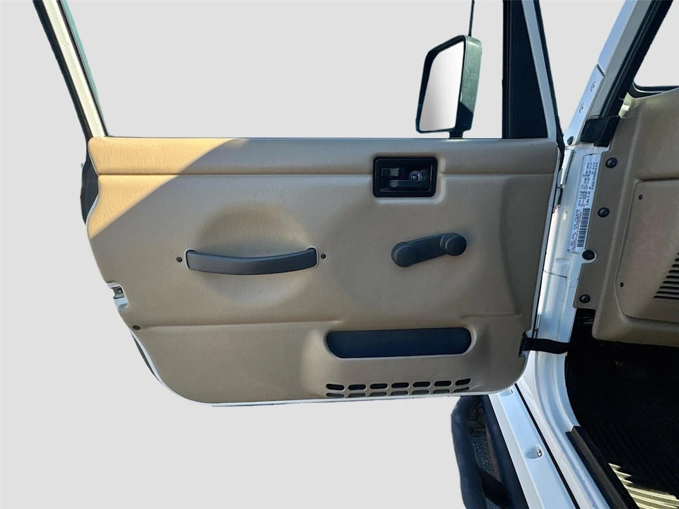 2001 Jeep TJ Wrangler - Image 9 of 15