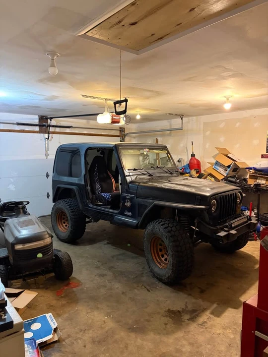 2001 Jeep TJ Wrangler - Image 2 of 3
