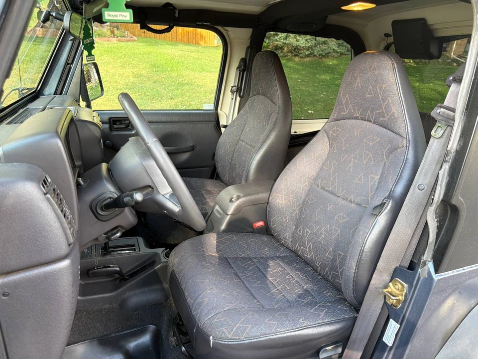 2001 Jeep TJ Wrangler - Image 2 of 3
