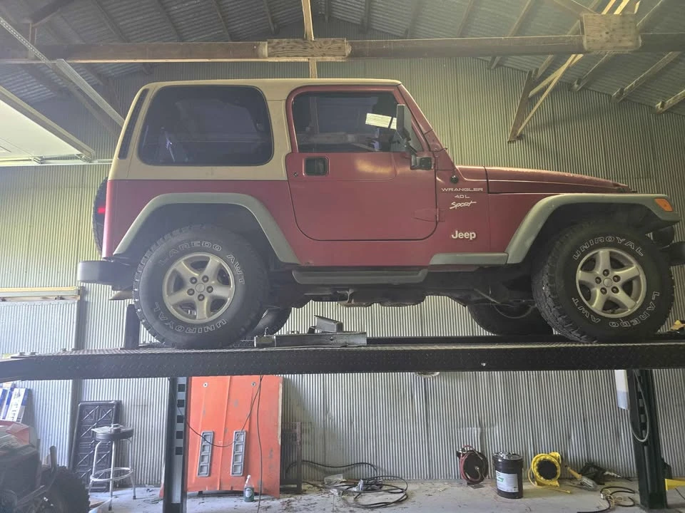 2001 Jeep TJ Wrangler - Image 2 of 11