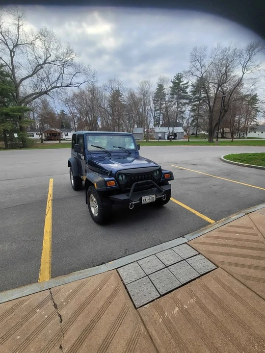 2001 Jeep TJ Wrangler - Image 2 of 3