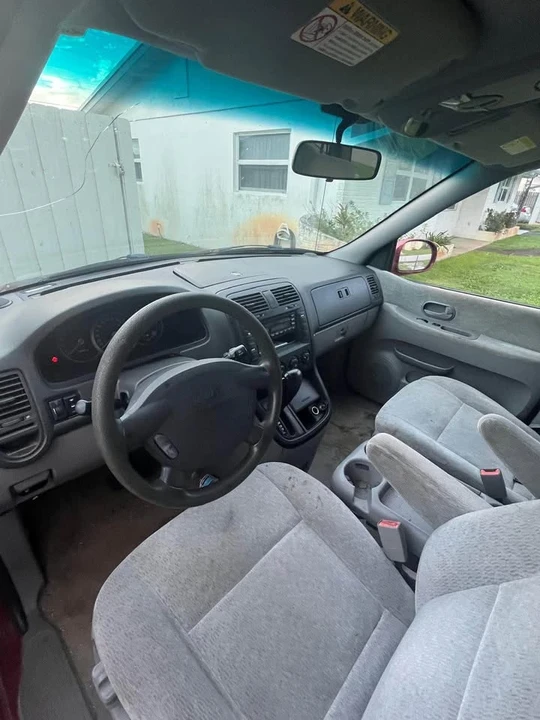 2001 Kia Carnival - Image 5 of 5