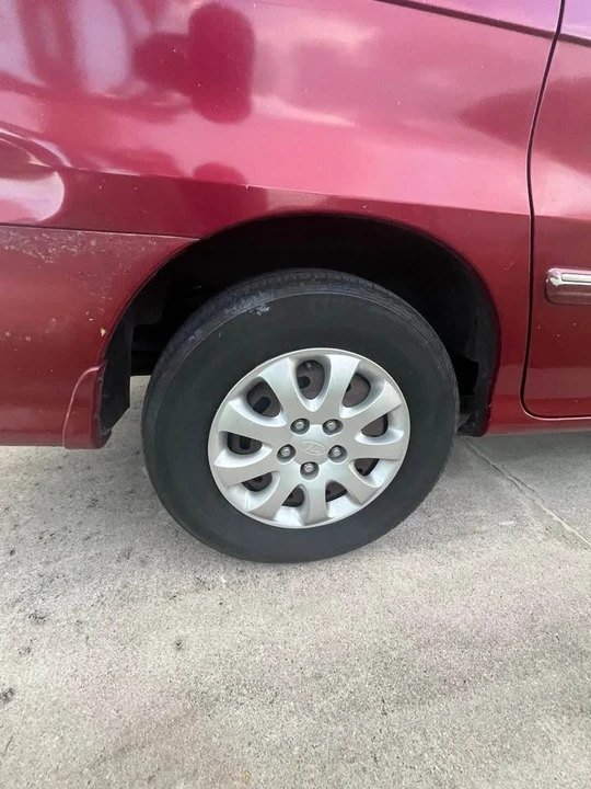 2001 Kia Carnival - Image 3 of 5