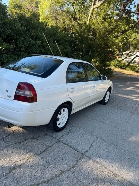2001 Kia Spectra - Image 11 of 11
